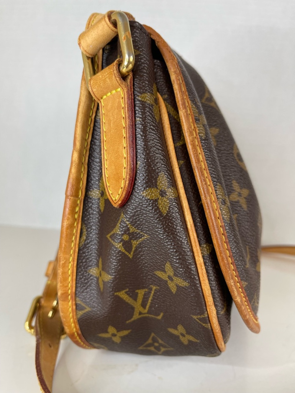 Louis Vuitton Menilmontant PM Shoulder Bag - Picture 5 of 15